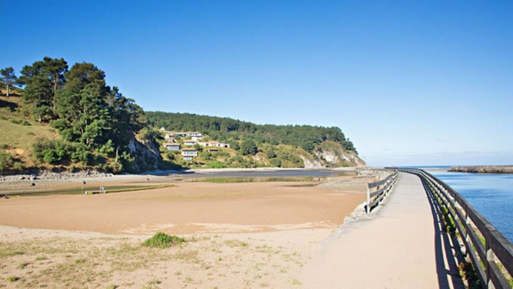 Playa del Puntal en Villaviciosa (Asturias)