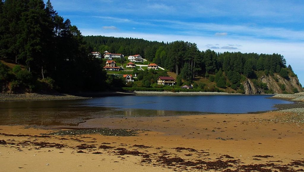 Entorno natural de Playa del Puntal en Asturias