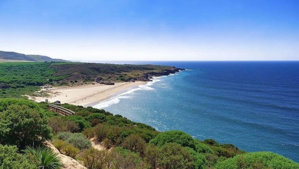 Orilla tranquila de Playa El Cañuelo, playa de Tarifa