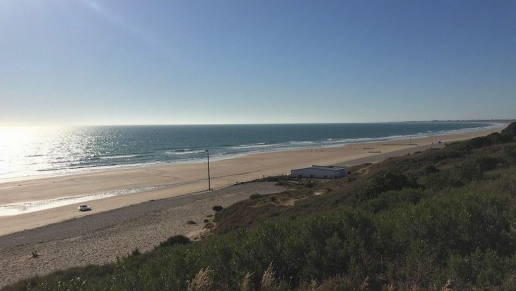 Vista del litoral en Playa El Puerco, Chiclana de la Frontera