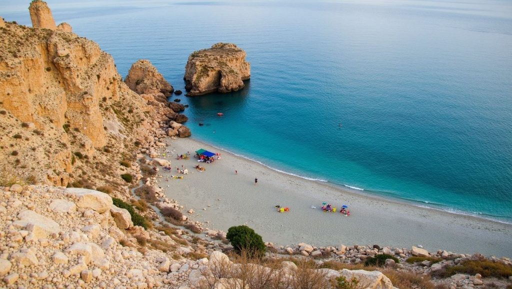 Línea de costa en Playa El Rincón de La China, Almuñécar