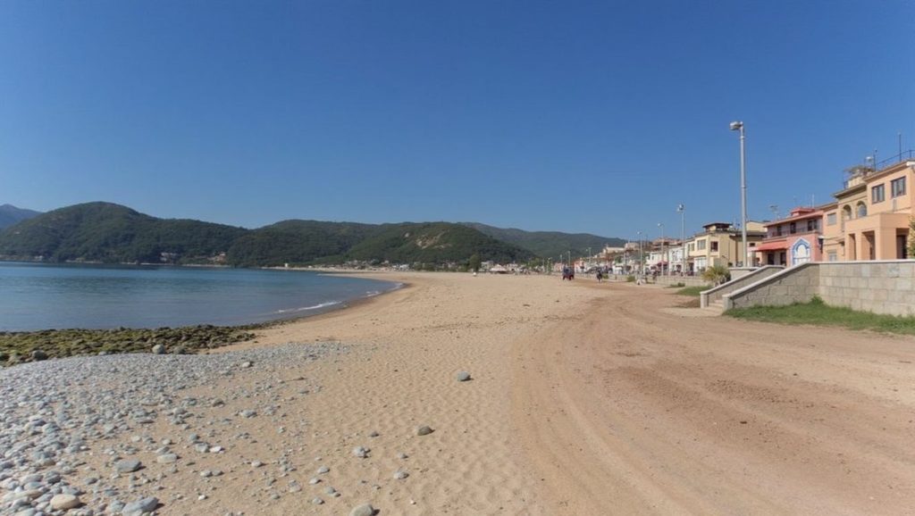 Panorámica de Playa Getares con cielo despejado, Algeciras