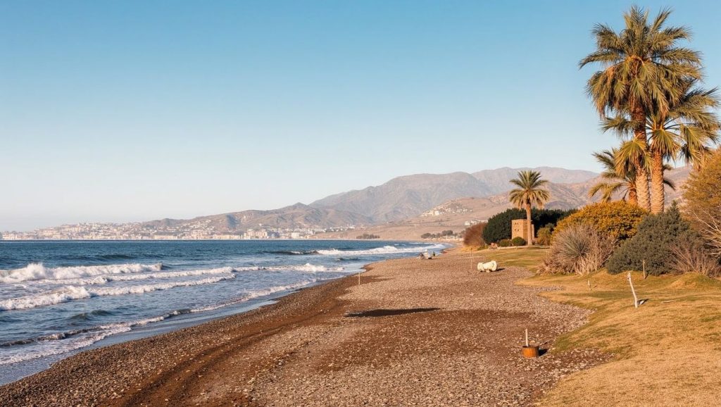 Amplio horizonte marino en Playa Granada, Motril