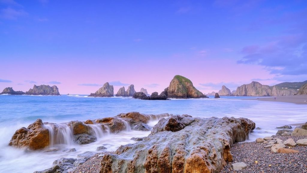 Aguas de Playa Gueirúa en Cudillero (Asturias)