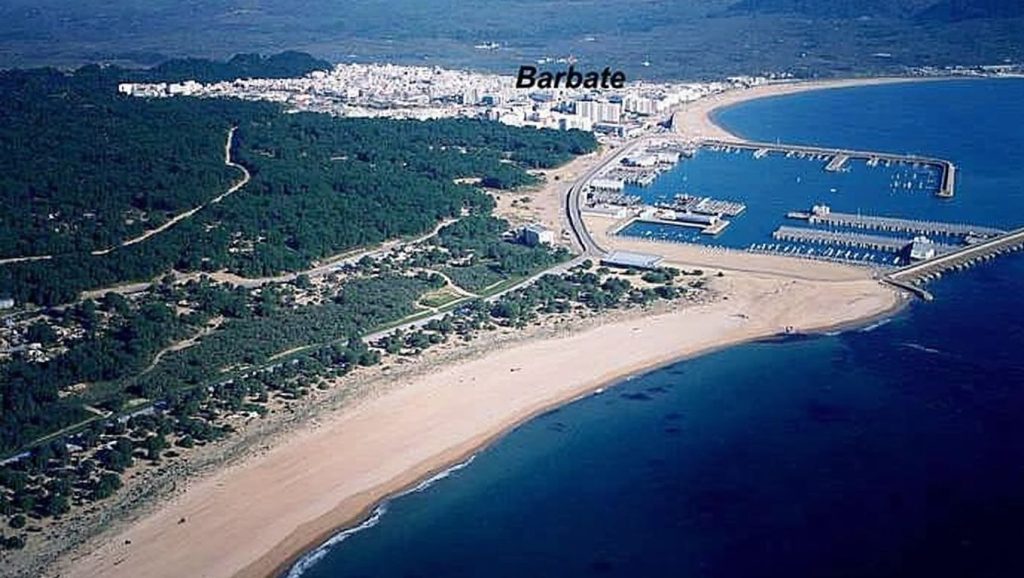 Arena y mar en Playa Hierbabuena, Barbate, Cádiz