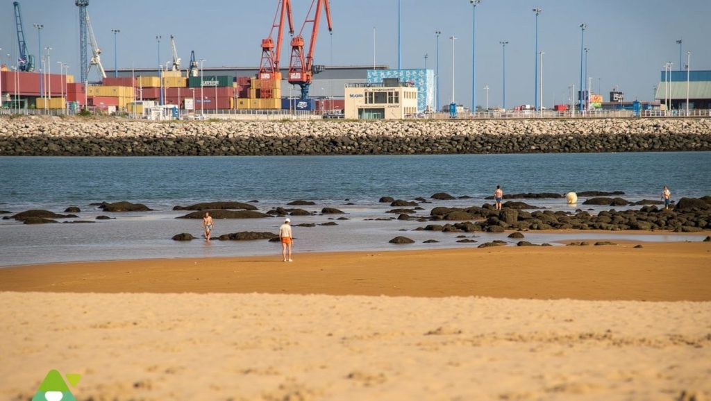 Playa L'Arbeyal en Gijón (Asturias)