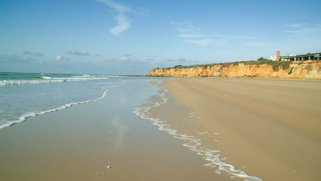 Amplia vista de Playa La Barrosa, Chiclana de la Frontera, Cádiz
