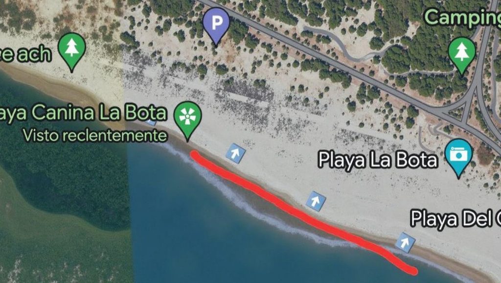 Arena y mar en Playa La Bota, Punta Umbría, Huelva