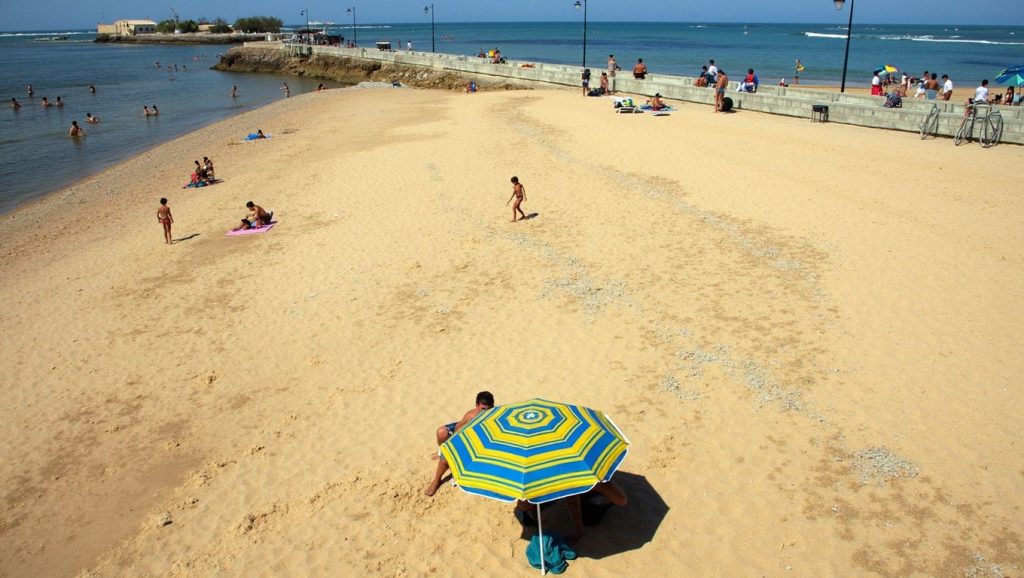 Paseo hacia La Caleta, Cádiz
