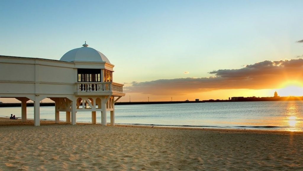 Detalle del agua en Playa La Caleta, Cádiz, Cádiz