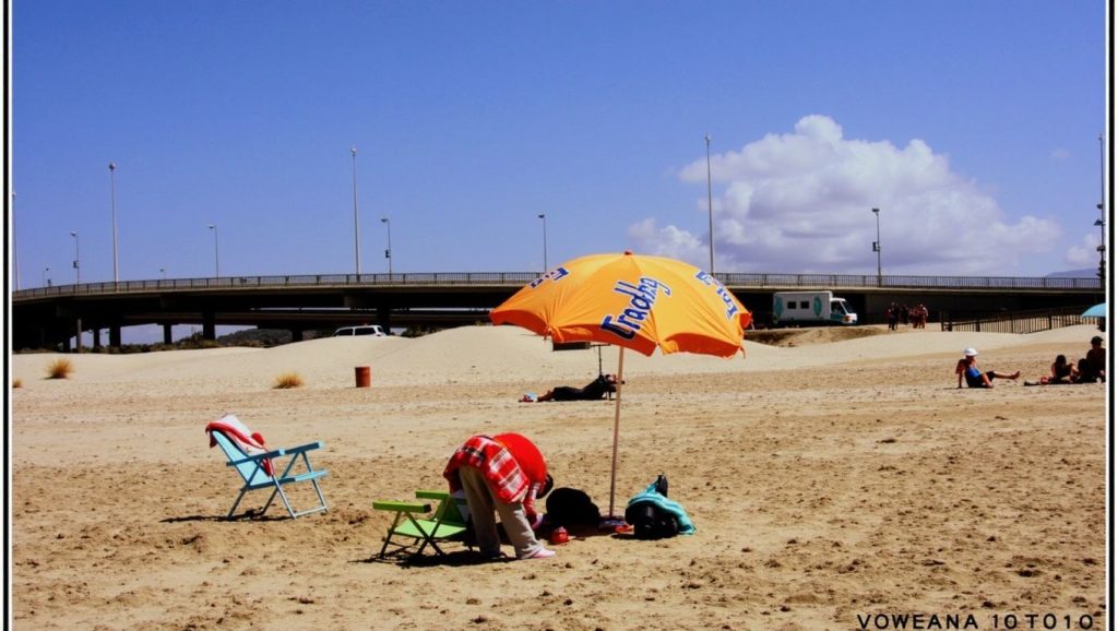 Detalle del agua en Playa La Cortadura, San Fernando, Cádiz