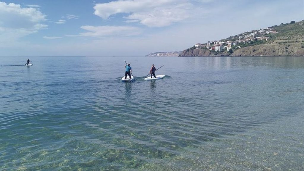 Amplio horizonte marino en Playa La Guardia, Salobreña