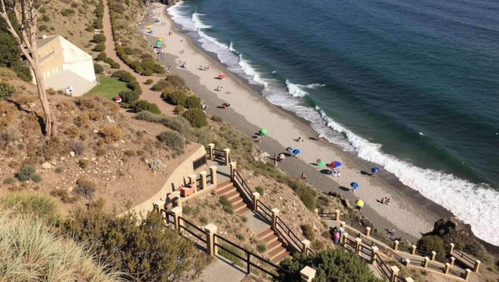 Panorámica de Playa La Joya con arena y mar, Torrenueva Costa
