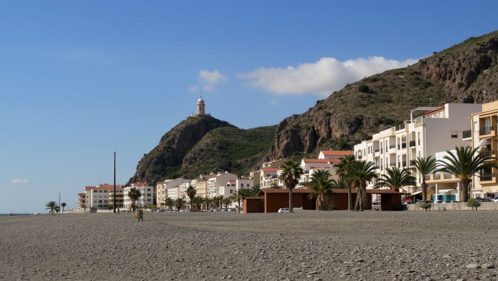 Playa La Mamola en Polopos, Granada