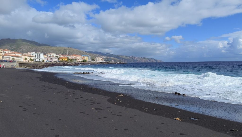 Entorno natural de Playa La Nea en Tenerife