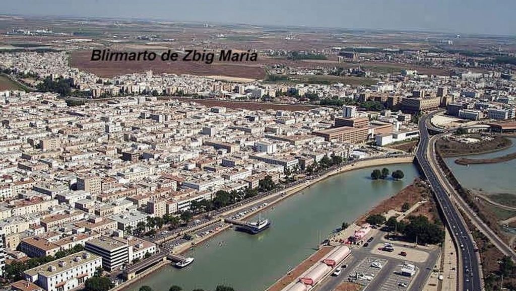 Panorámica de Playa La Puntilla con arena y mar, El Puerto de Santa María