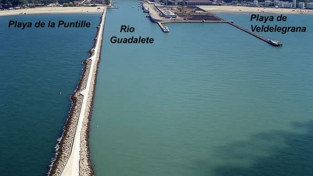 Arena y orilla en Playa La Puntilla, El Puerto de Santa María, Cádiz