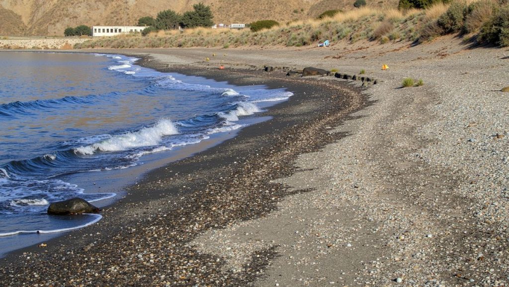 Panorámica de Playa Las Cañas con arena y mar, Sorvilán