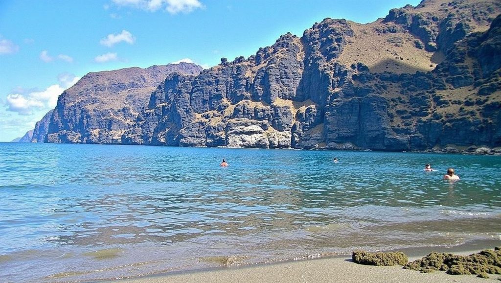 Arena de Playa Los Guíos, Santiago del Teide (Tenerife)
