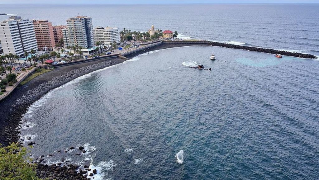 Aguas de Playa Martiánez en Puerto de la Cruz (Tenerife)