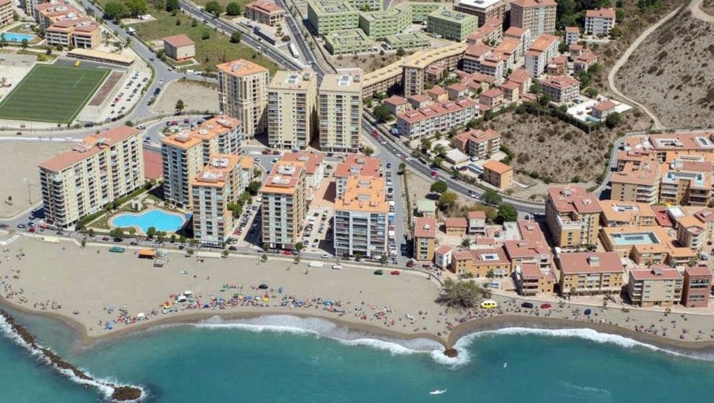 Línea de costa en Playa Maruja García, Torrenueva Costa