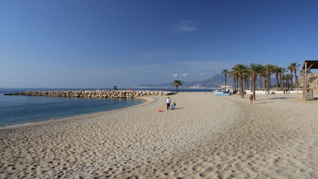 Panorámica completa de Playa Maruja García, playa de Torrenueva Costa