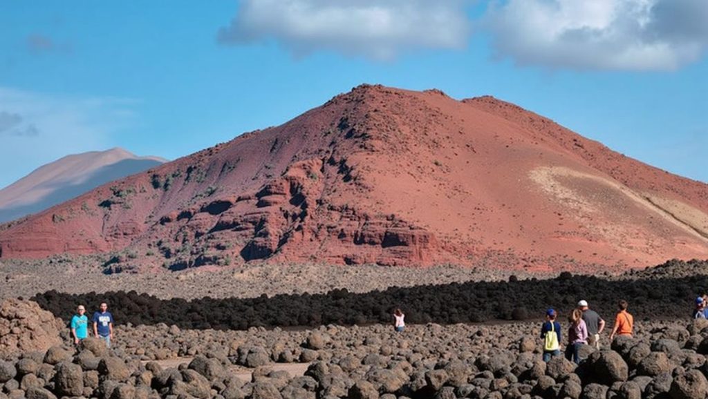Entorno natural de Playa Montaña Bermeja en Lanzarote