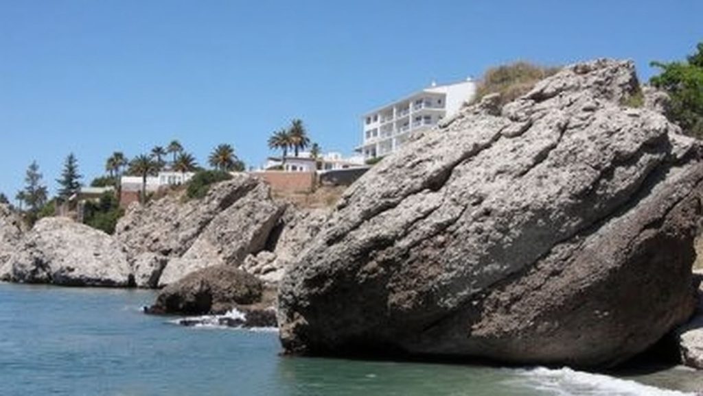 Orilla tranquila de Playa Nudista de El Chorrillo, playa de Playa Nudista de El Chorrillo