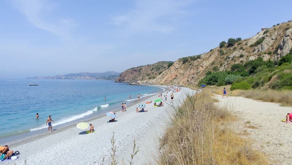 Vista de Playa Nudista de Las Alberquillas de Nerja en Nerja, Málaga