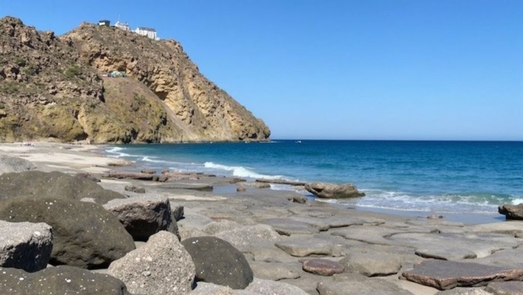 Detalle del agua en Playa Nudista El Sombrerico, Mojácar, Almería
