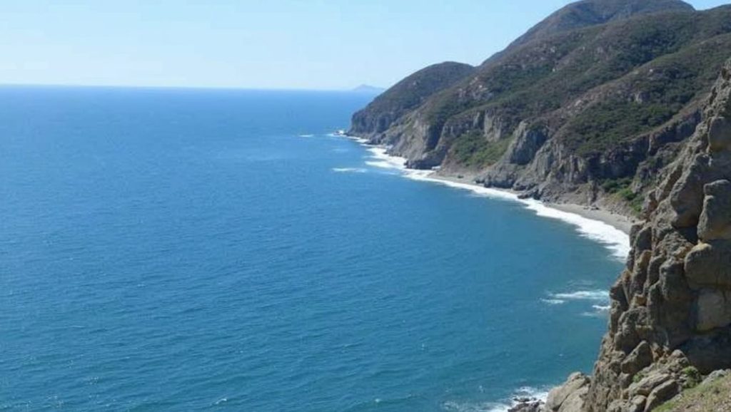 Panorámica de Playa Nudista Las Granatillas con cielo despejado, Mojácar