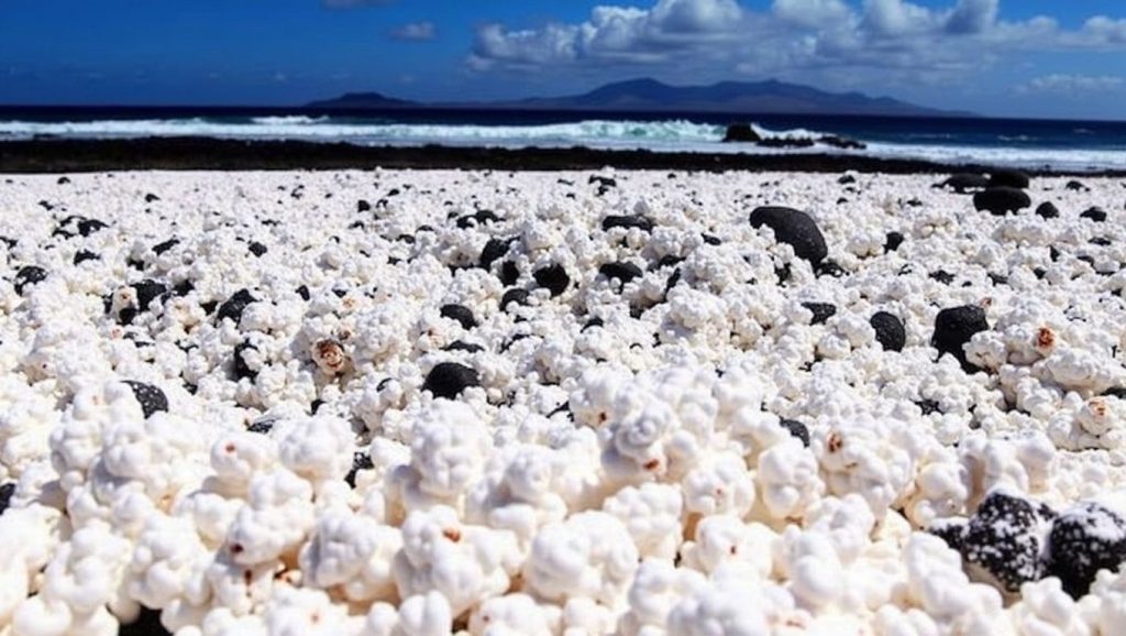 Arena volcánica de Playa Palomitas, Teguise (Lanzarote)