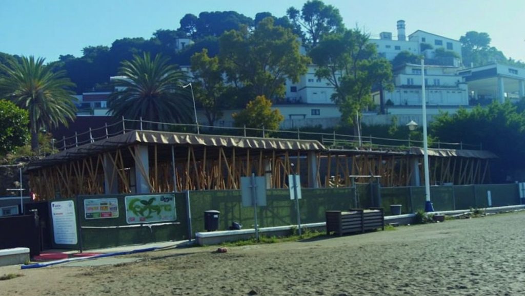 Amplia vista de Playa Para Perros de El Dedo, Málaga, Málaga