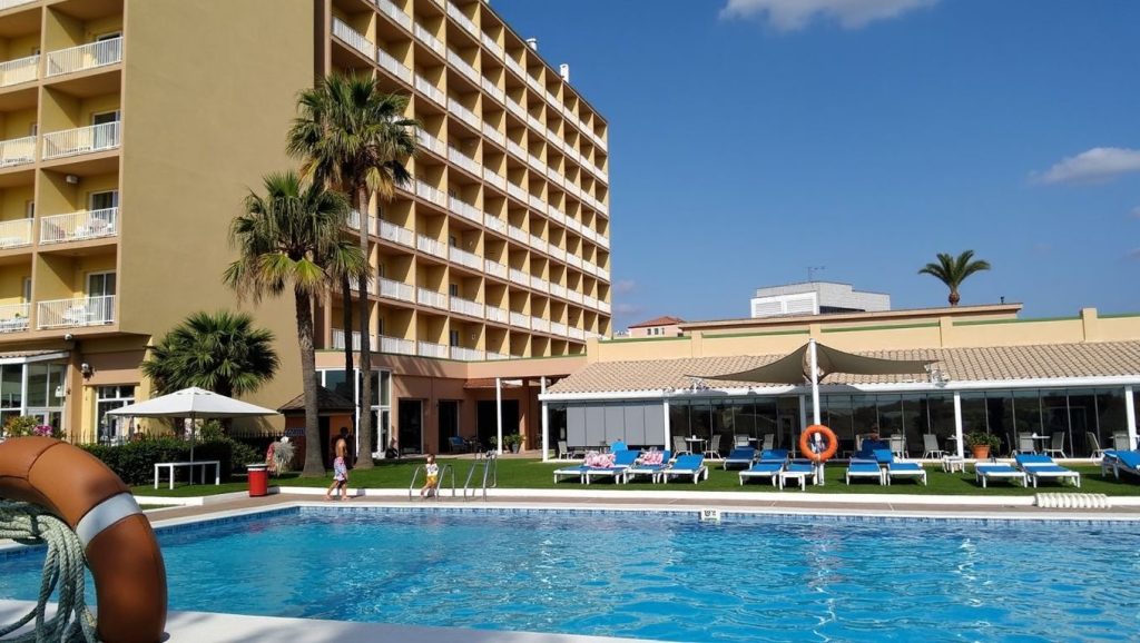 Arena y orilla en Playa Para Perros de Guadalmar, Málaga, Málaga