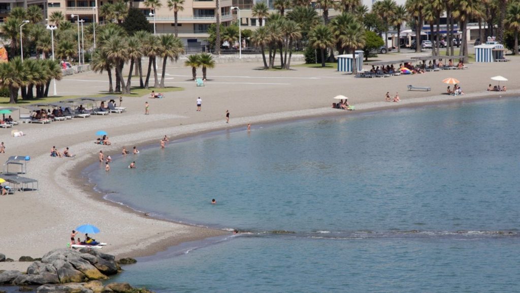 Playa Puerta del Mar desde la arena, Almuñécar, Granada