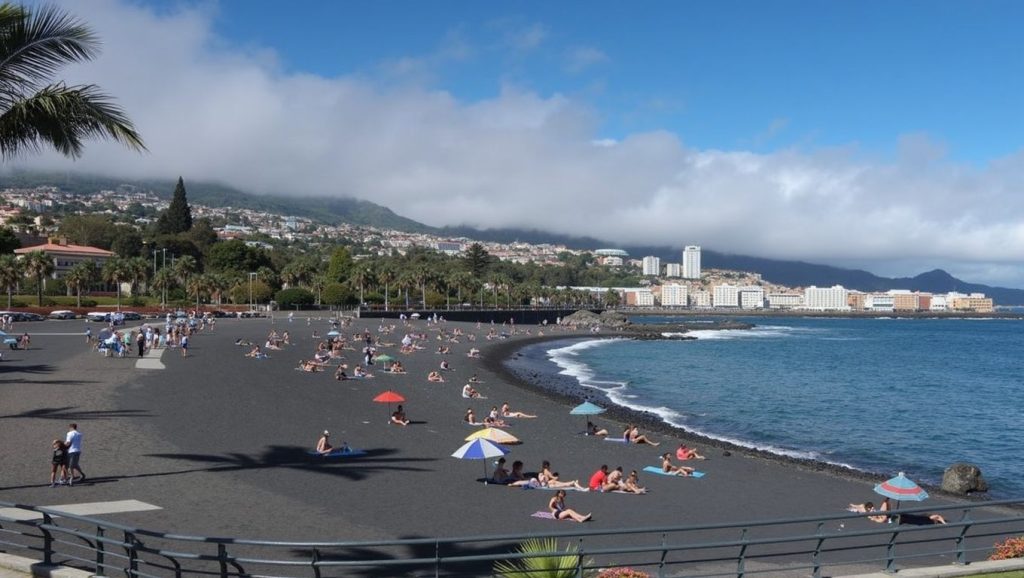 Entorno natural de Playa Punta Brava en Tenerife