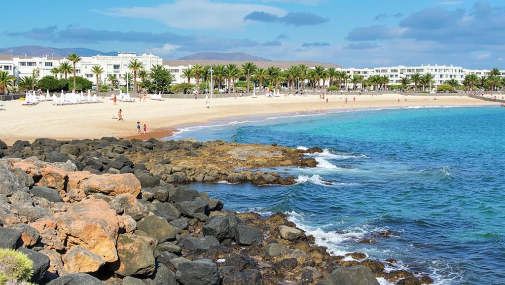 Entorno natural de Playa San Juan en Lanzarote