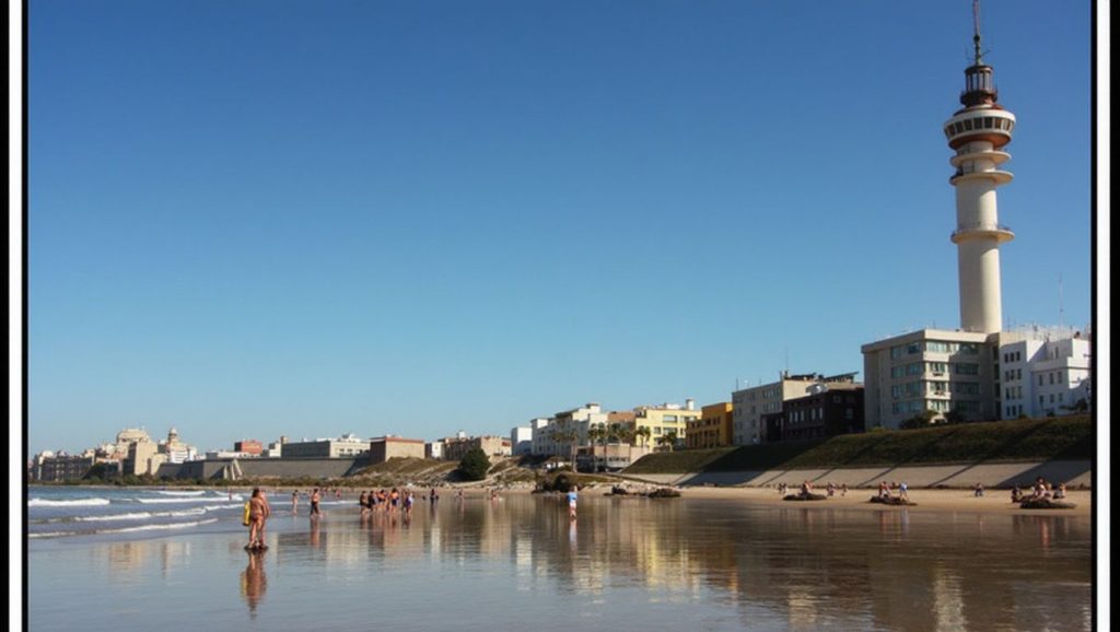 Detalle del agua en Playa Santa María del Mar, Cádiz, Cádiz