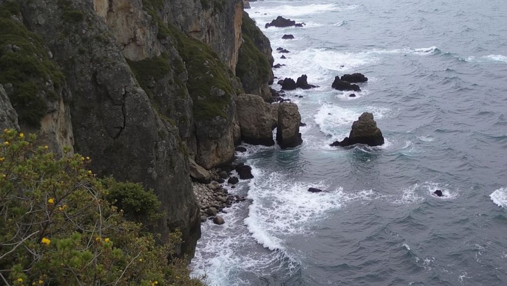 Aguas de Playa Serrón en Valdés (Asturias)