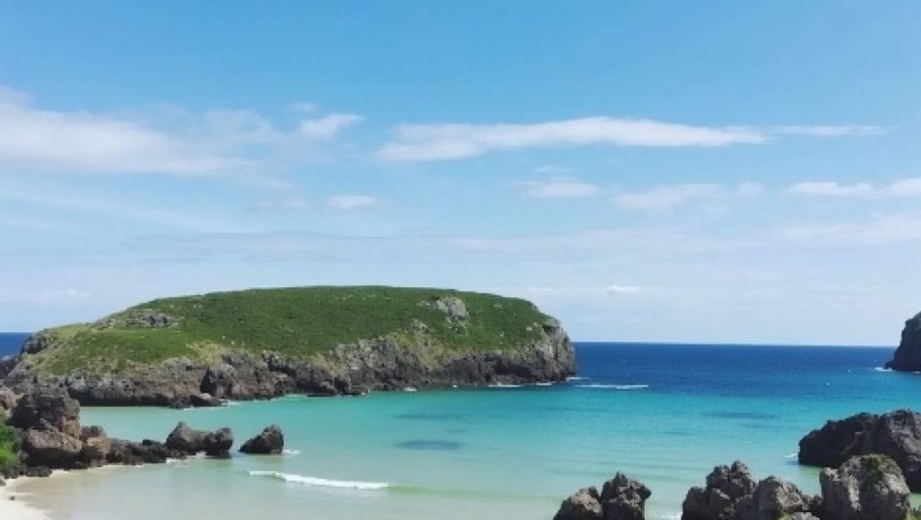 Aguas de Playa Sorraos en Llanes (Asturias)