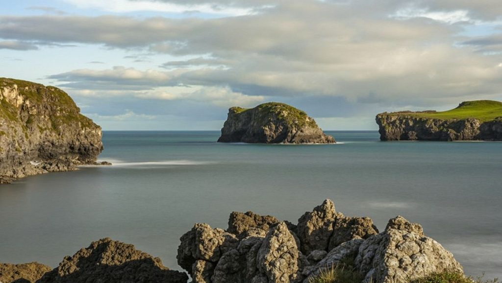 Entorno natural de Playa Sorraos en Asturias