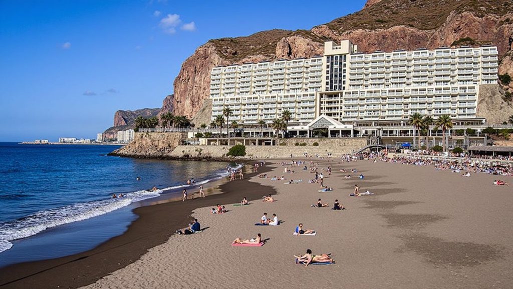 Aguas cristalinas de Playa Taurito en Mogán (Gran Canaria)