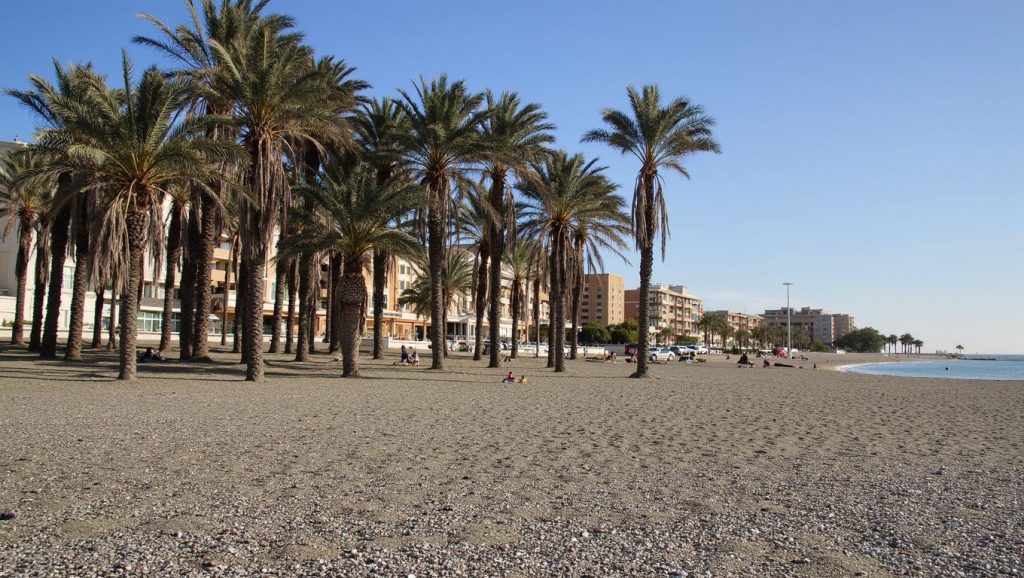 Vista de Playa Torrenueva desde la orilla, Torrenueva Costa