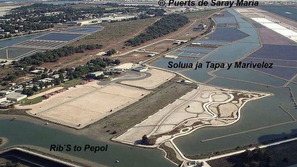 Detalle de arena y agua en Playa Valdelagrana, El Puerto de Santa María