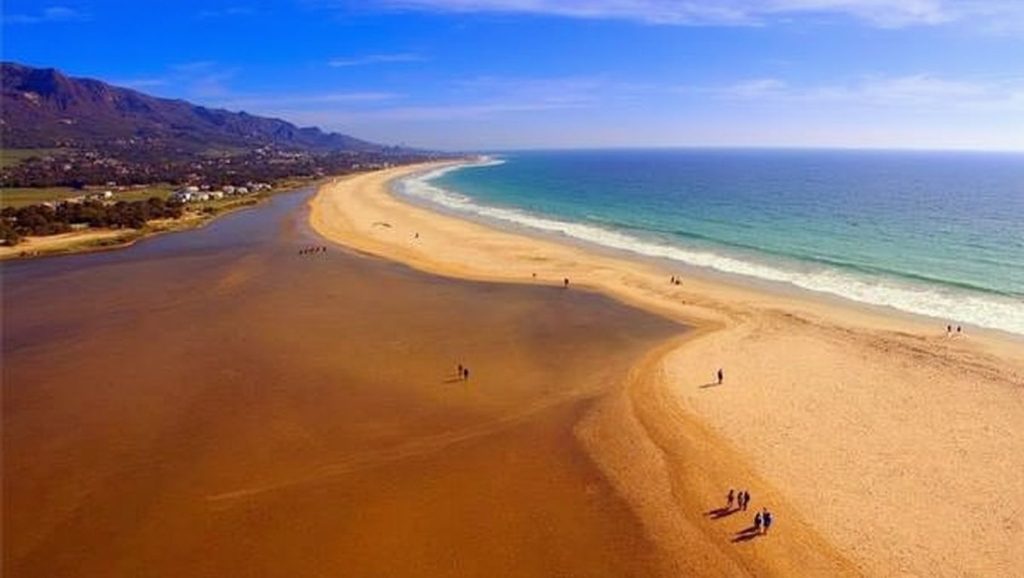 Agua y arena en Playa Valdevaqueros, Tarifa