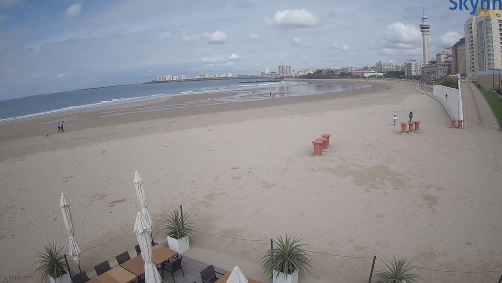 Olas rompiendo en Playa Zahara de los Atunes, Barbate