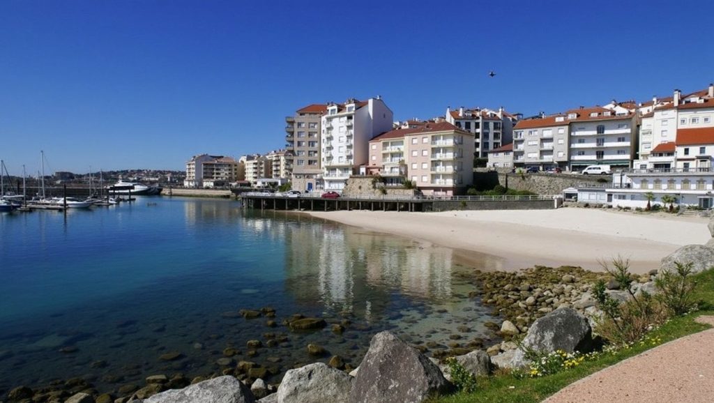 Ría y costa de Praía da Panadeira en Sanxenxo, Pontevedra