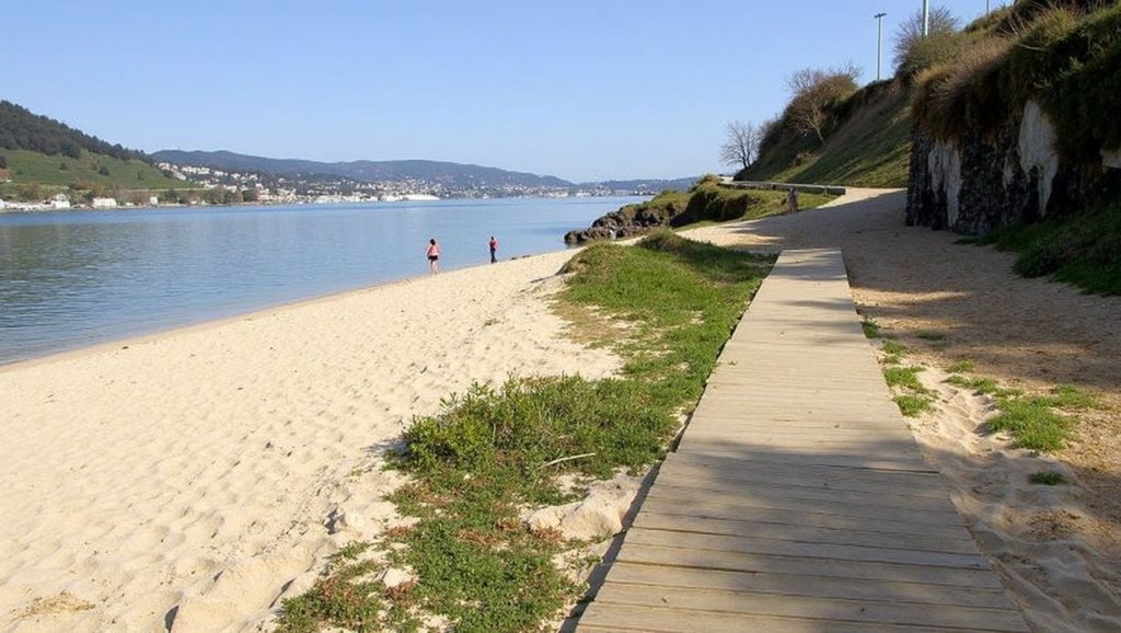 Aguas de Praia da Bestarruza en Mugardos (A Coruña)
