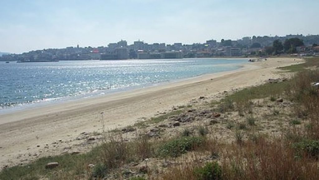 Arena y mar en Praia da Corna, Galicia, A Coruña