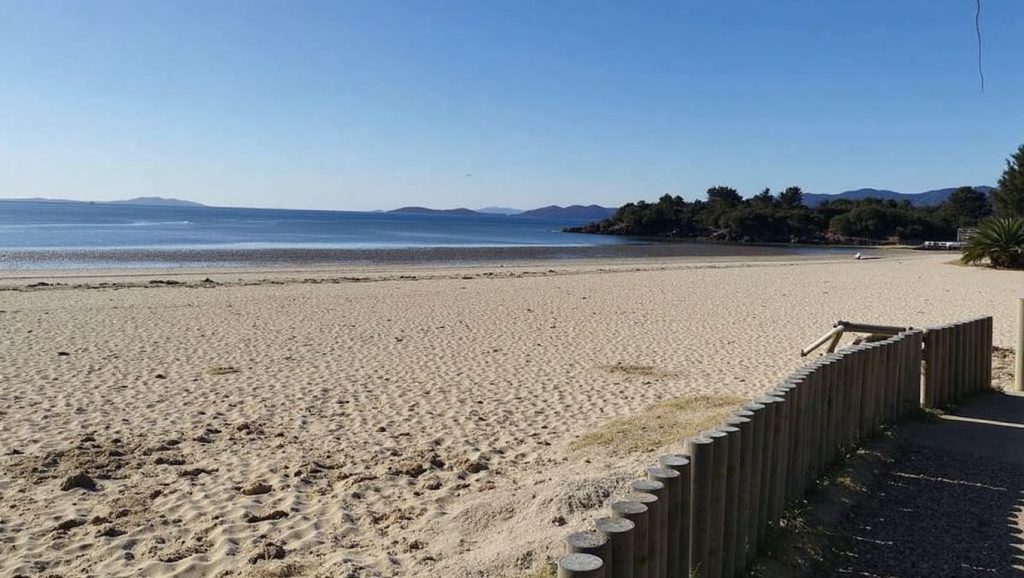 Panorámica de Praia da Cunchó con arena y mar, Rianxo